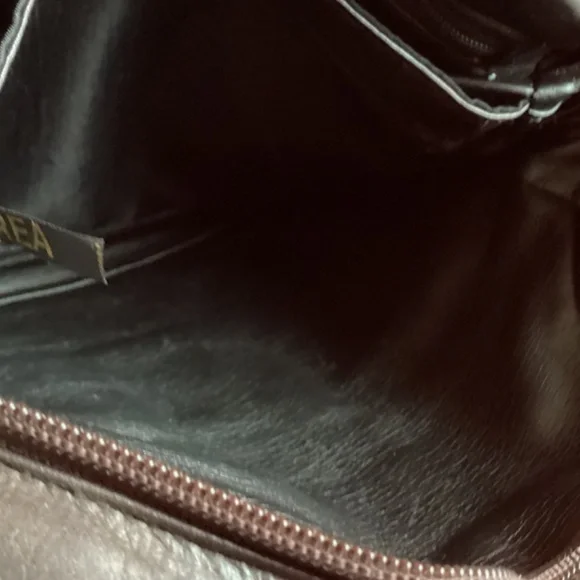 Vintage Perlina Leather Crossbody Handbag - Picture 7 of 9